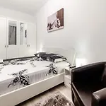 Urban Luxury Apartament