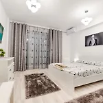 Urban Luxury Apartament *
