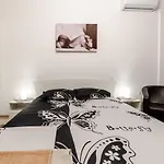 Urban Luxury Apartament *