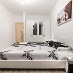 Urban Luxury Apartament *